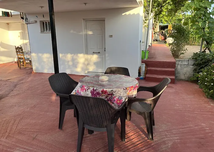 Kakovatos Guest Rooms